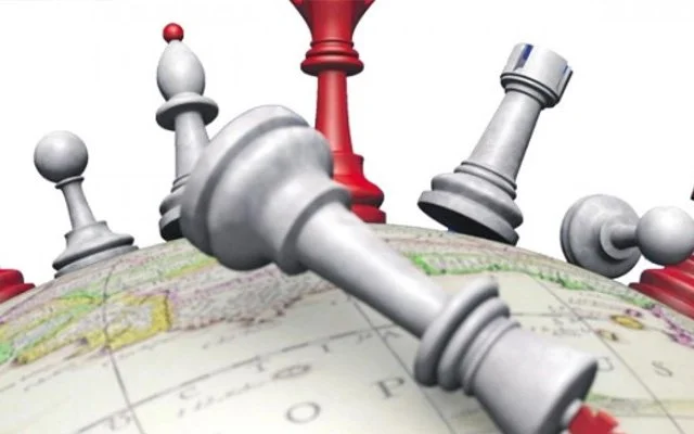 Üzerimizde Dolaşan Küresel Oyunlar