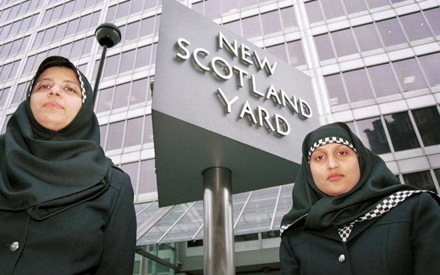 İskoçya’da müslüman kadın polisler başörtüsü takabilecek