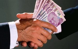 Dünya yolsuzluğa yılda 2 trilyon dolar akıtıyor