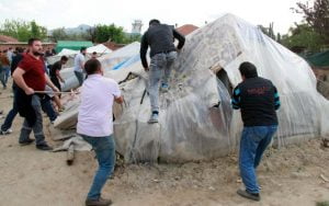 500 Suriyeli göçmen mahalleden kovuldu