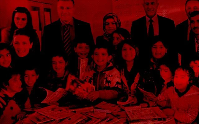 Dağ köyündeki öğrencilere kitap dağıtıldı