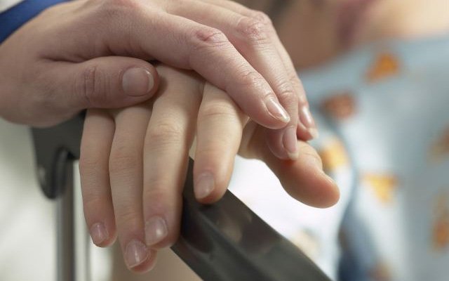 Ağır hastalarımızı intihardan vazgeçirebilecek manevî terapistlerimiz neden yok?