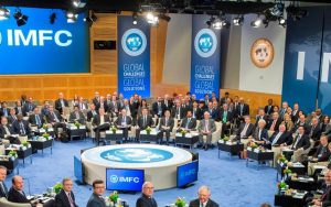 Siz parayı mı yöneteceksiniz yoksa Türkiye’yi mi?