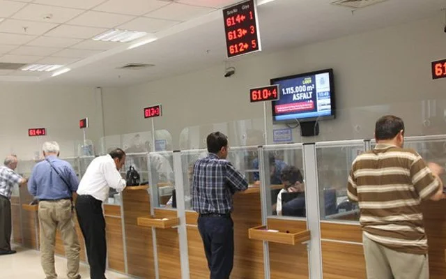 ASGARİ ÜCRETLİLER BANKALARIN KUCAĞINA ATILIYOR,AİLELER DAĞILIYOR