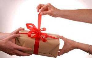Hediyeleşmek sağlığa da iyi geliyor
