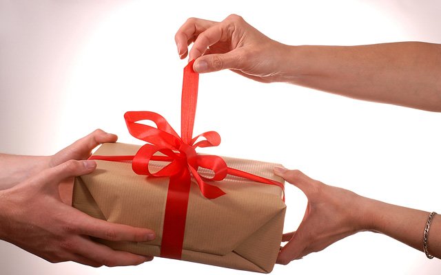 Hediyeleşmek sağlığa da iyi geliyor