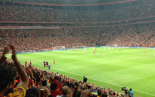 Stadyumlar futbol dininin mabedleri mi?