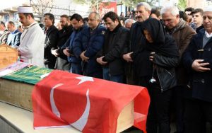 Kadınlarımız cenaze namazı kılmalıdırlar