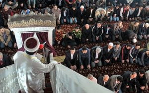 Cuma hutbesinde ilk kez faiz konusu işlendi