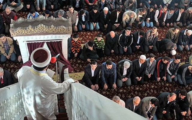 Cuma hutbesinde ilk kez faiz konusu işlendi