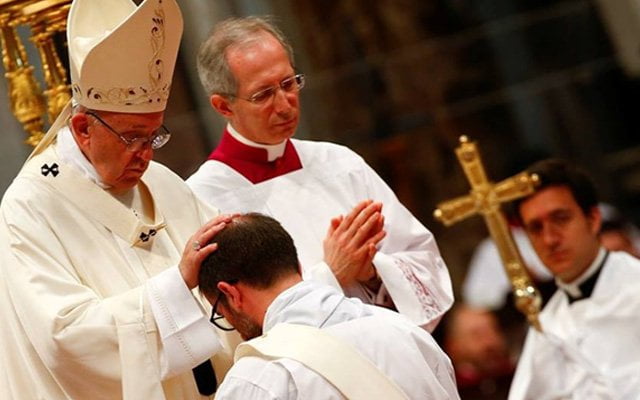 Papa Konuşa Dursun… Halâl Cinsellikten Çekilmenin Sonu Eşcinselliktir