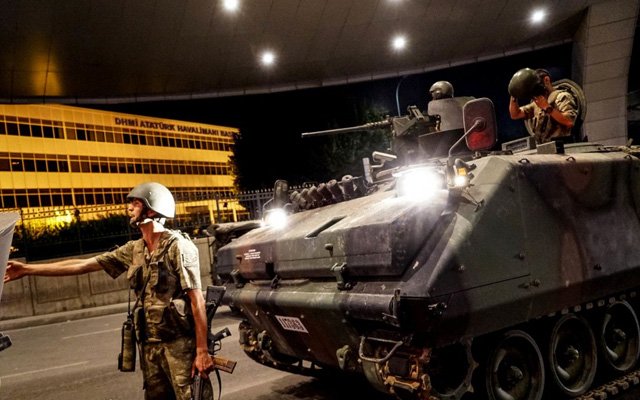 Darbe kovboy filmi miydi?