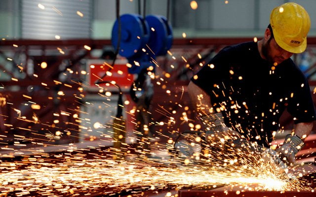 Sanayi üretimi Şubat’ta yüzde 0.4 azaldı