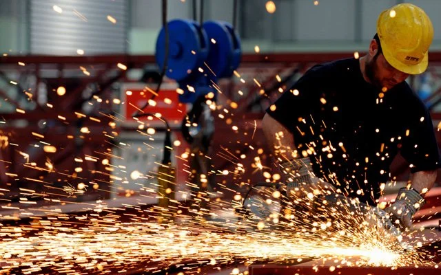 Sanayi üretimi Şubat’ta yüzde 0.4 azaldı