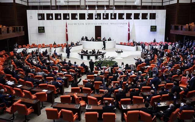 Avni Özgürel: Türkiye Cumhuriyeti’nin Meclis Başkanı Halife Unvanını Kullanabilir