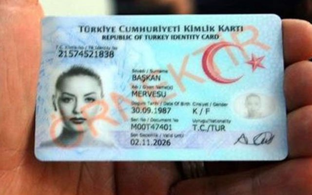 Kadınlar Kızlık Soyadlarını Kullanmalıdırlar