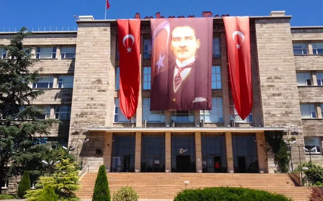 ATATÜRK’ÜN KURDUĞU CUMHURİYETTE GENÇLERİMİZ VE AKADEMİSYENLERİMİZ NEDEN YURT DIŞINA KAÇIYOR?