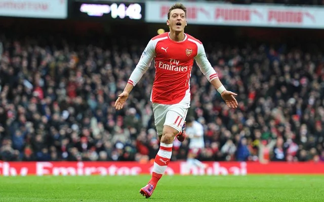 Mesut Özil, Müslüman olduğu için ayrımcılığa uğradığını ifşa etti