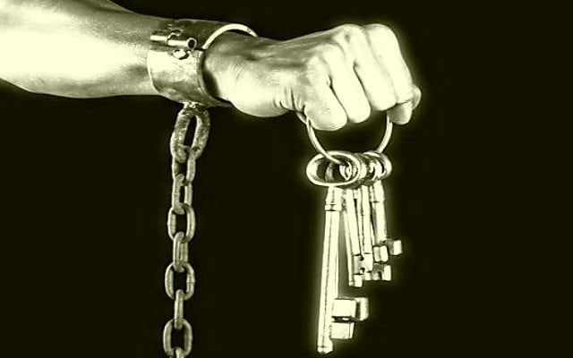 DİN ÜZERİNDEN GEÇİNENLER