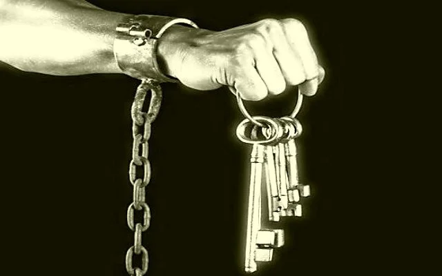 DİN ÜZERİNDEN GEÇİNENLER