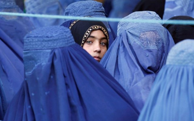 Afgan kadınının giysisi/burkası islâm’ın gereği değildir