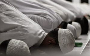 Namaz Allah’ın egemenliğini fiilen tanımadır