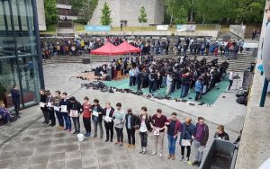 Büyüklenmeyen Hıristiyanlarla anlaşabiliriz