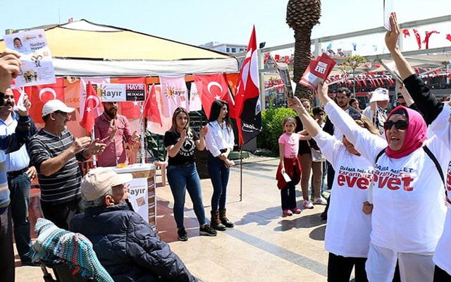 Referandumun karşıt görüşleri bir arada; ama bu sefer durum farklı