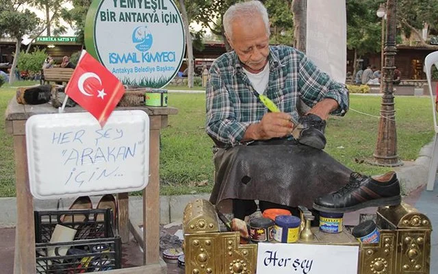Ayakkabıları Arakanlı Müslümanlar için boyayacak