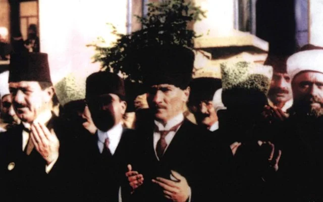 Atatürkçüler! Atatürk elden gidiyor