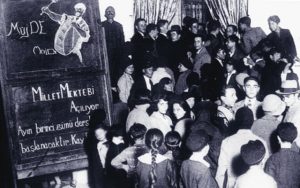 DARBECİ KENAN EVREN’İN İCADI OLAN 24 KASIM ASLINDA MİLLET MEKTEPLERİNİN AÇILIŞ GÜNÜDÜR