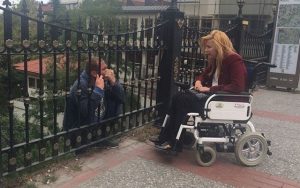 Engelli milletvekili intihara teşebbüs eden vatandaşı ikna etti