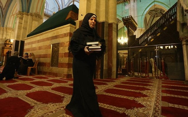 İsrail işgali altındaki Harem-i İbrahim Camii müslüman kadın muhafıza emanet