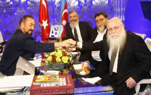 Kedicikler “meşru” bir şekilde dans ediyor öyle mi?