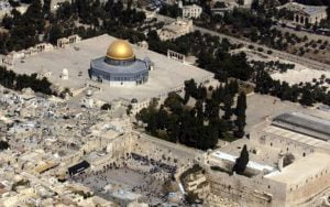 Hz. Davud ve Hz. Sülyman da, Süleyman mabedi de bizimdir