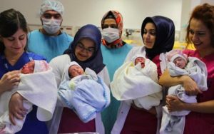 DOĞUM YAPAN BÜTÜN MUHTAÇ ANNELERE ÇOCUK BAKIM PARASI ÖDENMELİDİR