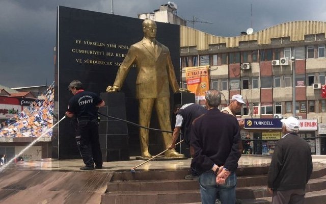 Heykel dikmek gibi ona saldırı da sağlıksızdır