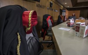 Ağır ceza mahkemesi başkanı rüşvet almaktan dolayı gözaltına alındı