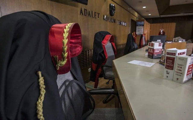 Ağır ceza mahkemesi başkanı rüşvet almaktan dolayı gözaltına alındı
