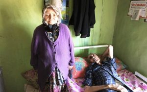 Bakıma muhtaç vatandaşımız bir futbolcunun himmetine kaldı