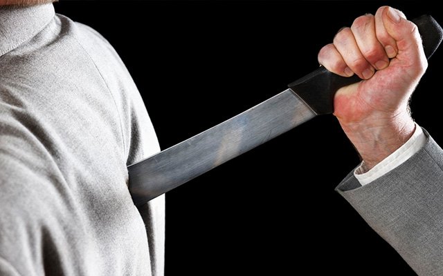 Düşman Tuzağı ve İlahi Uyarı