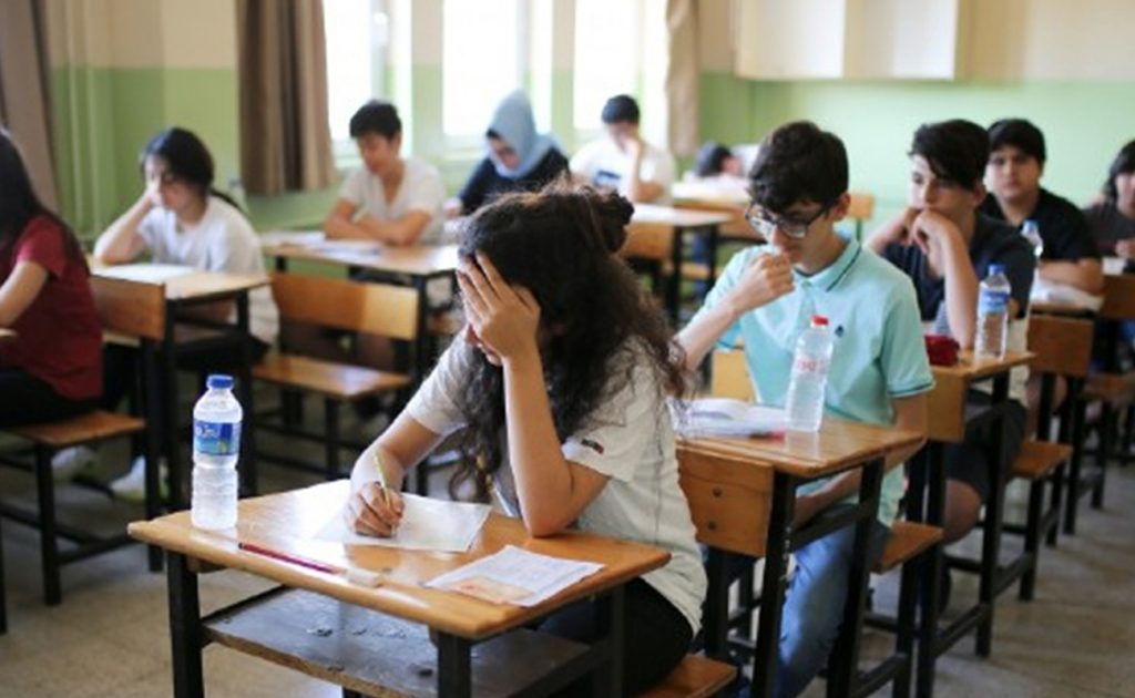 Gençler, Belirsiz Bir Geleceğe Yönelmiş Durumda