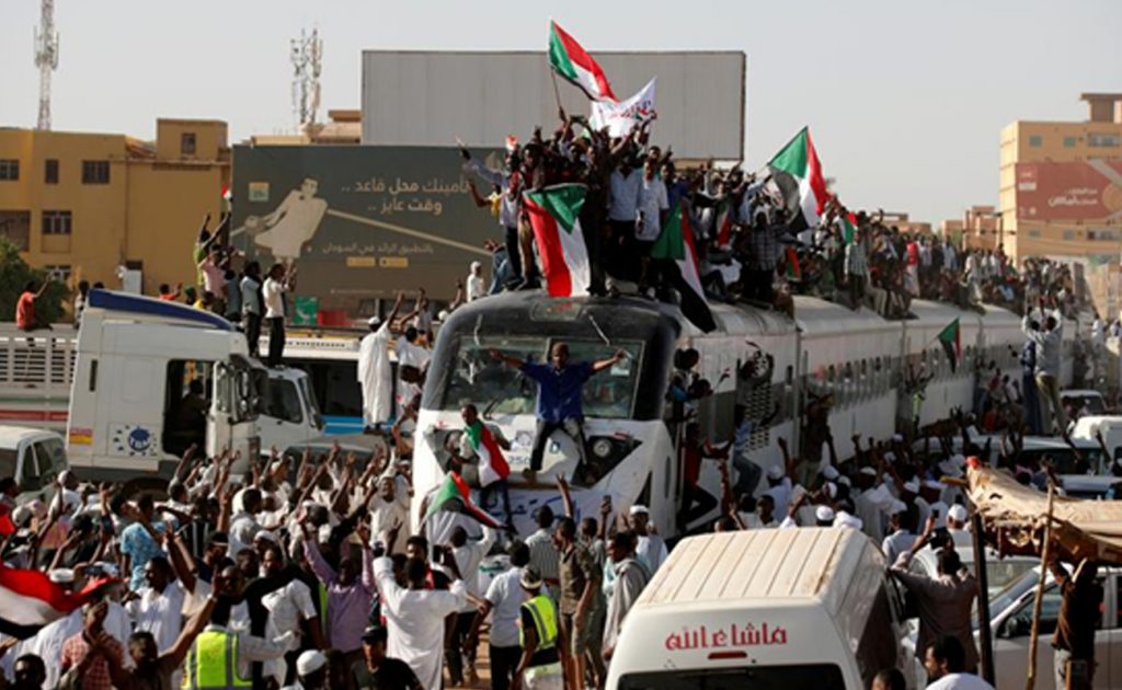Sudan: Ömer El-Beşir’in Partisi Kapatıldı