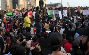 Fanatik Hinduların Saldırısında 35 Üniversiteli Yaralandı