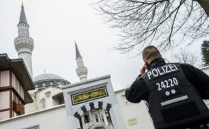 Almanya’da Türk İmamın Evine Ateş Edildi