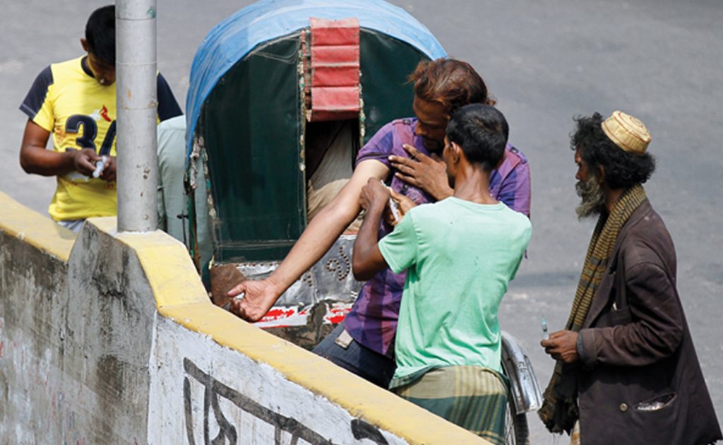 Bangladeşli Çocuklara Vatikan Çengeli