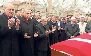 Hak Yolcusu Siyasetçilerimizin Cenazede Buluşmaları…