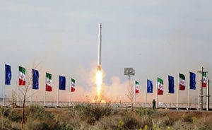 İran İlk Askeri Uydusunu Yörüngeye Oturttu