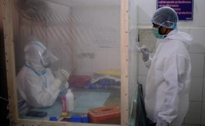 Bangladeş’te Yüzlerce Doktora Koronavirüs Bulaştı