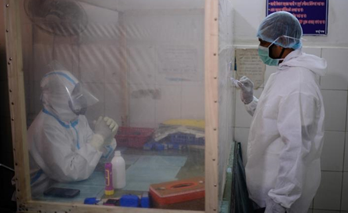 Bangladeş’te Yüzlerce Doktora Koronavirüs Bulaştı